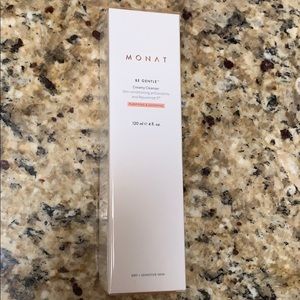 Monat be gentle face cleanser